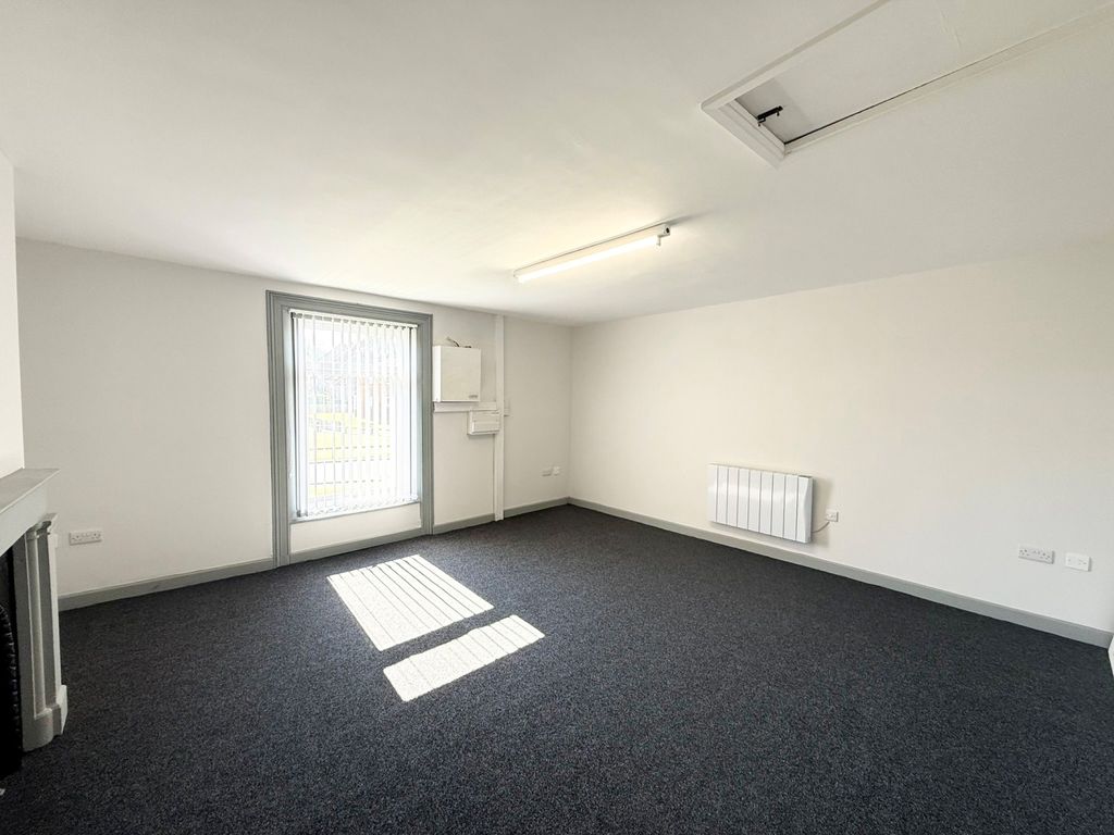Property photo 2 of 11 Gar3