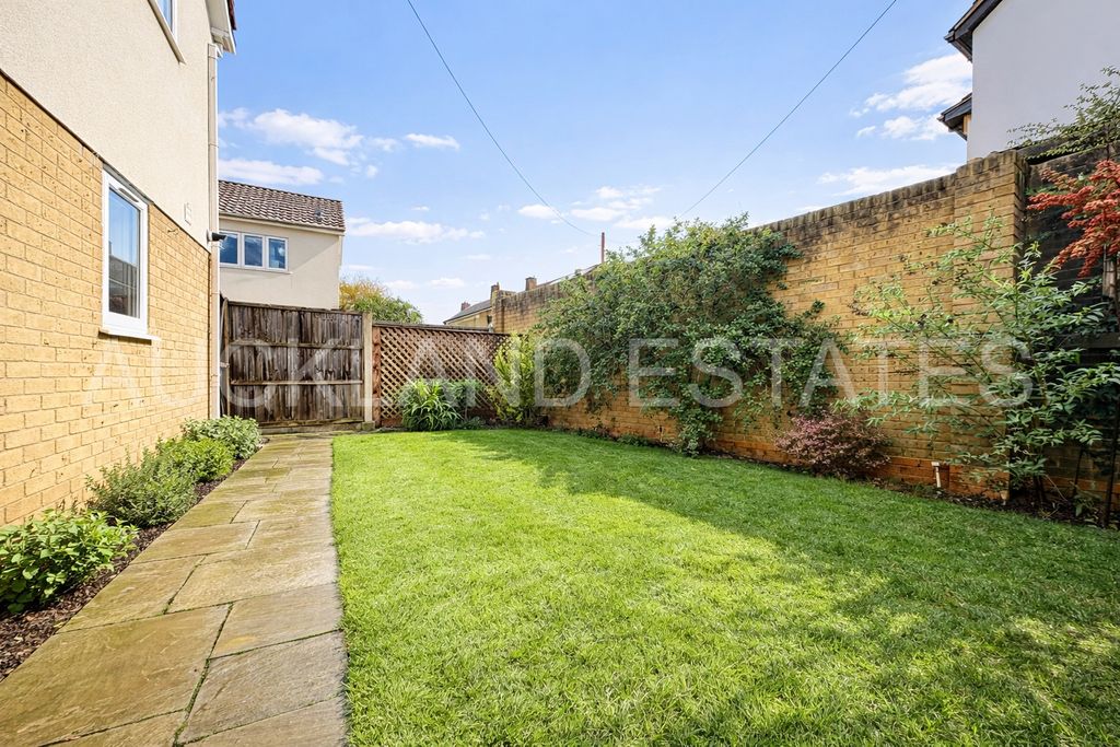 Property photo 2 of 17 Image00003