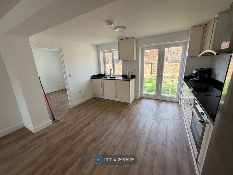 Property photo 3 of 27