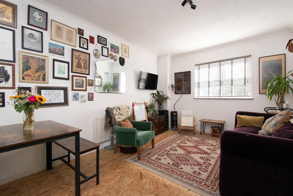 Property photo 1 of 12 Living Space