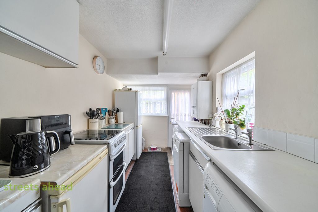 Property photo 3 of 12 84F3A287-Bc53-436...