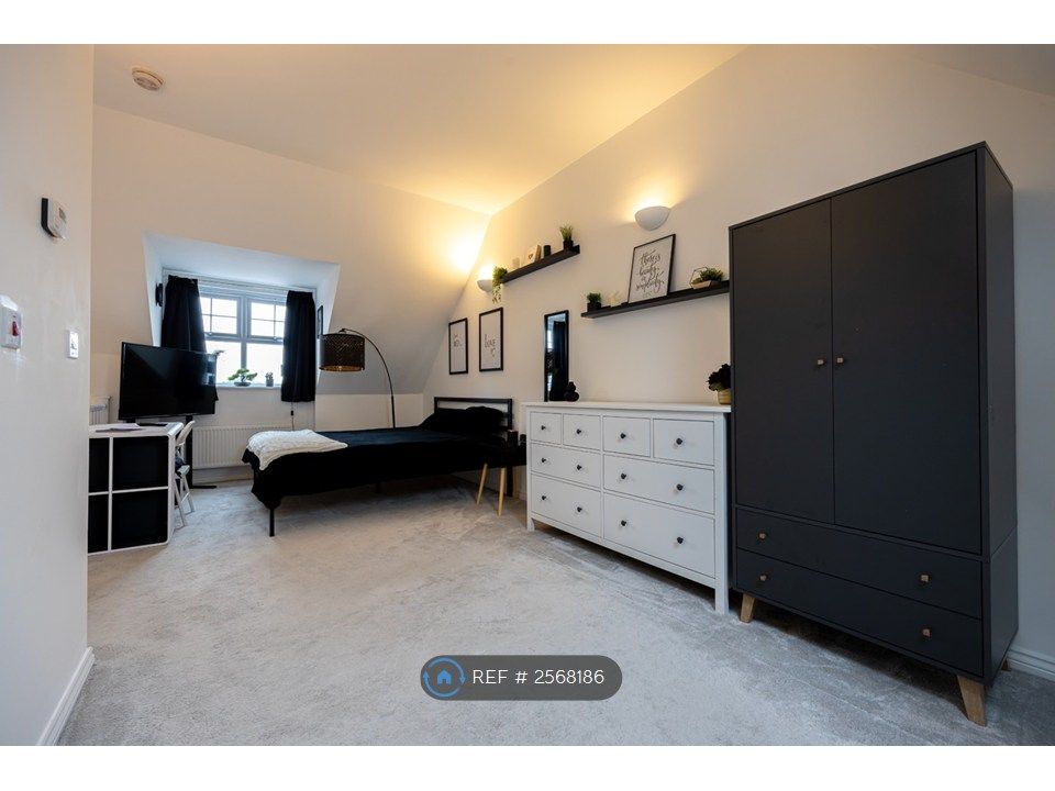 Property photo 3 of 9 Room 1 W/ En Suite = £875Pcm