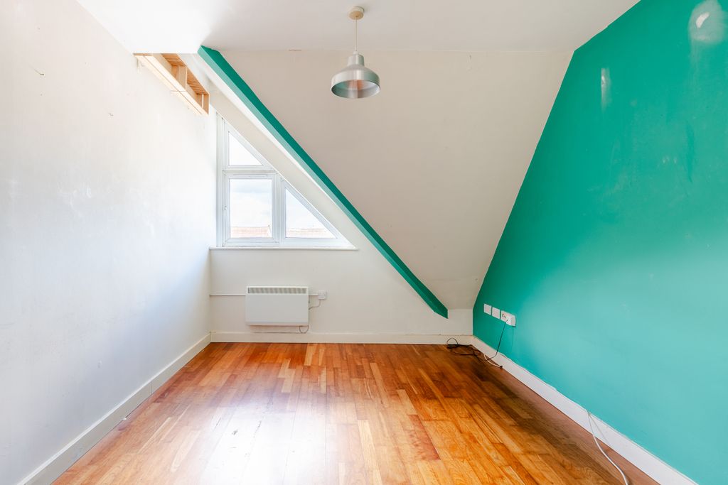 Property photo 3 of 9 A7404797-Hdr-6
