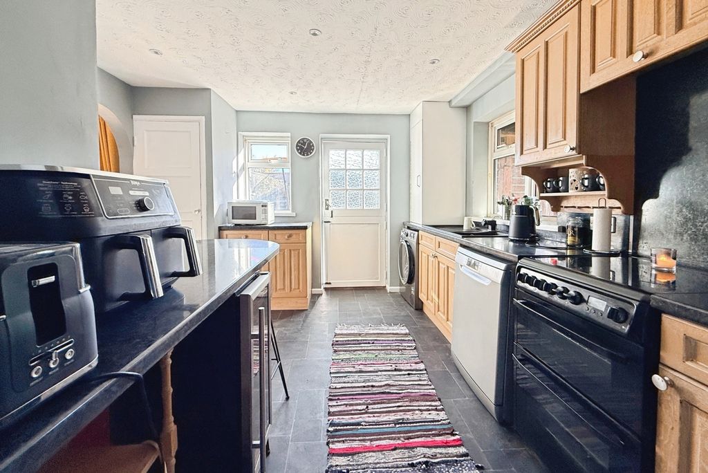 Property photo 2 of 19 Kitchen/Bfast