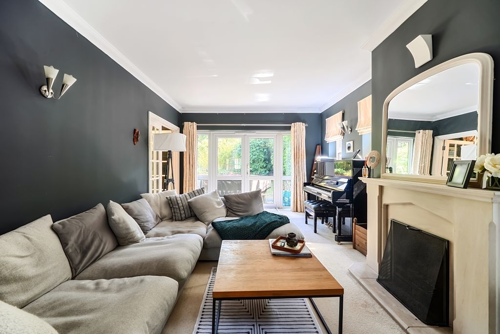 Property photo 3 of 10 Sitting Room