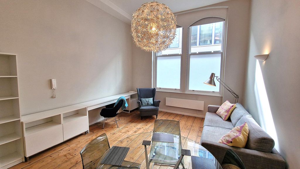 Property photo 3 of 37 Living Room