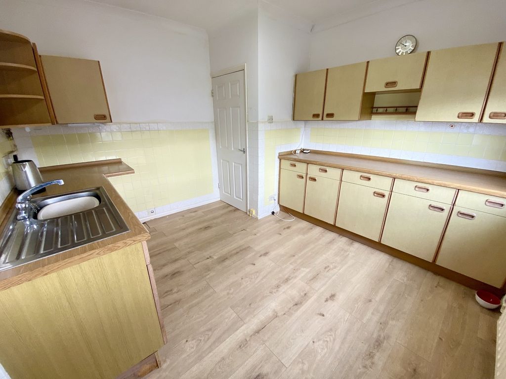 Property photo 3 of 12 Kitchen