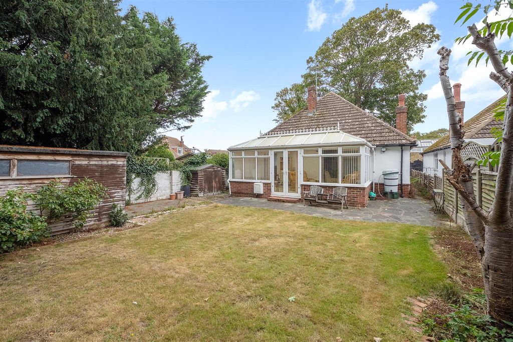 Property photo 2 of 12 Streete Court, Westgate-On-Sea