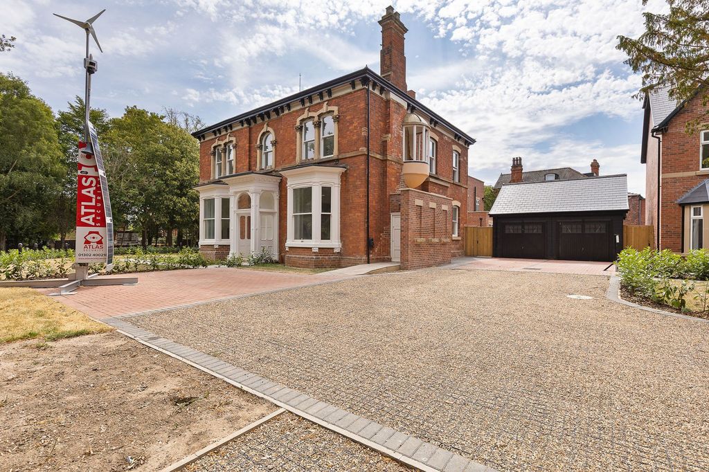 Property photo 1 of 11
