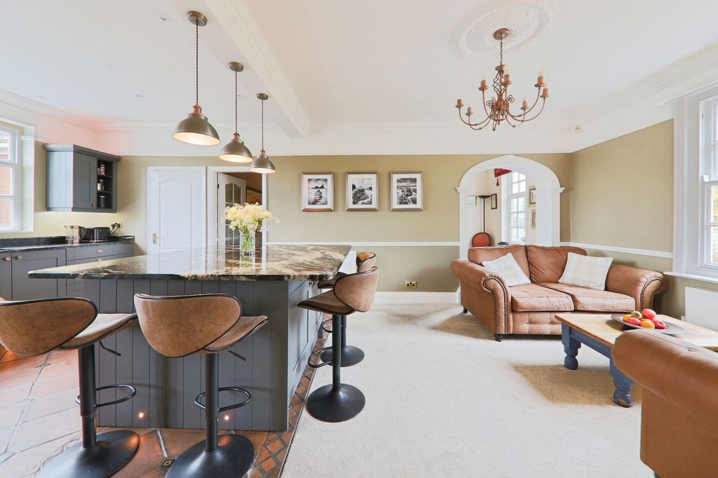 Property photo 2 of 39 4581416