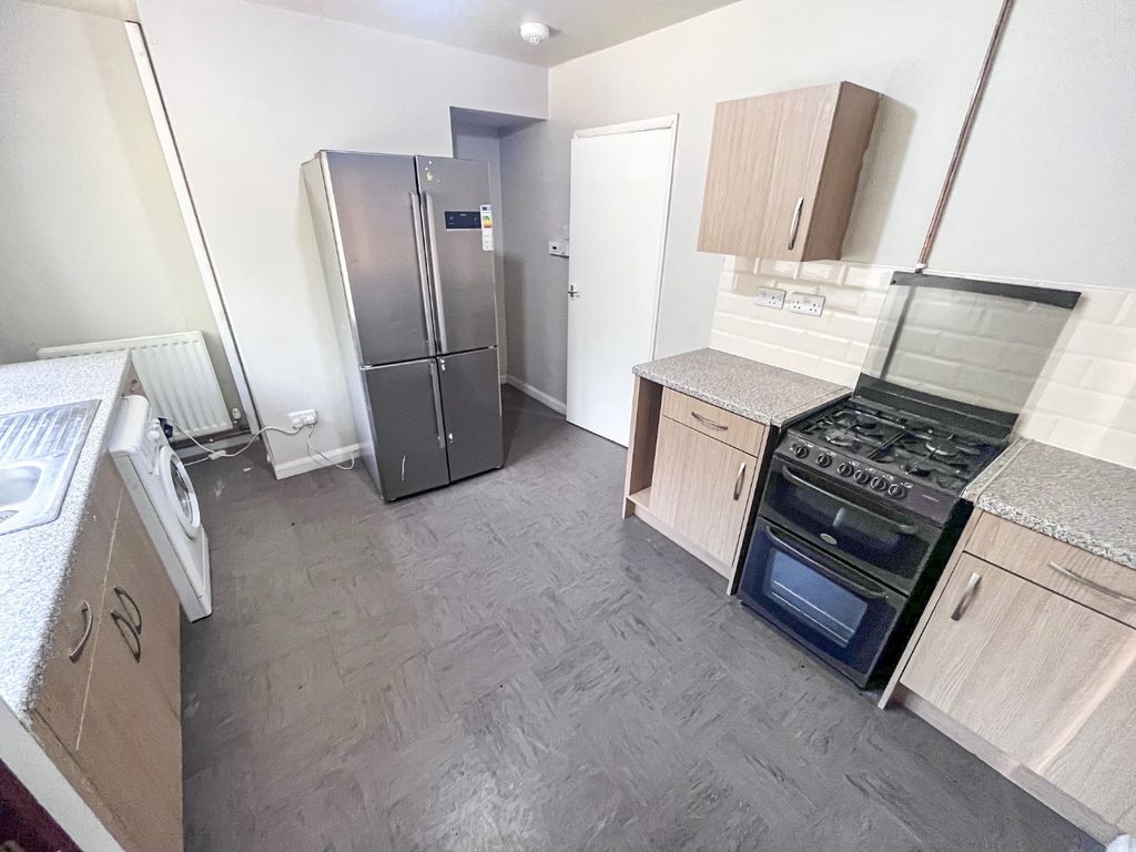 Property photo 2 of 12 Pbox-Kitchen-329519.Jpg