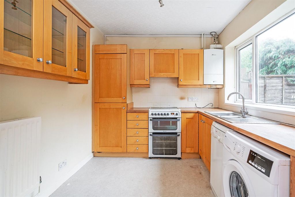 Property photo 2 of 11 5 Copt Heath Croft_5.Jpg