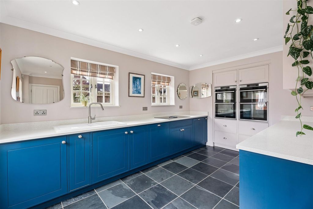 Property photo 2 of 23