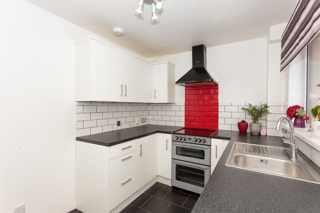 Property photo 2 of 23 Kitchen