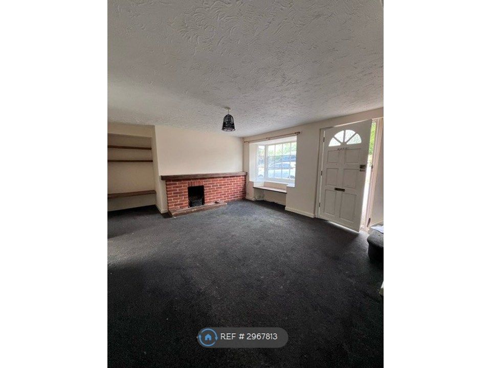 Property photo 3 of 11 Living Room