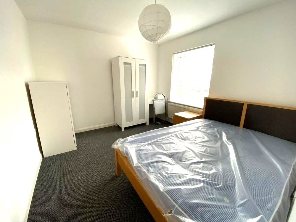 Property photo 3 of 8 Bedroom 1