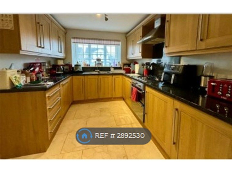 Property photo 2 of 14 Kitchen