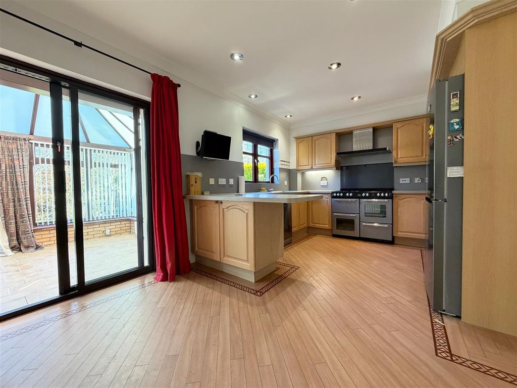 Property photo 3 of 22 Kitchen