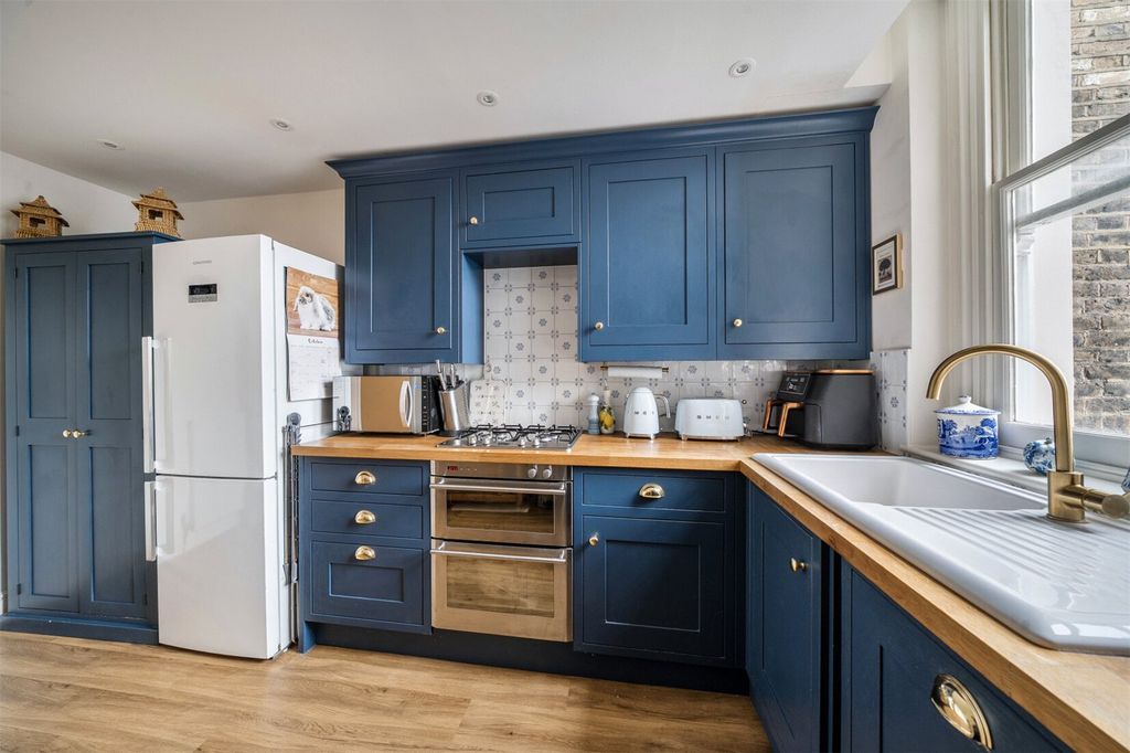 Property photo 3 of 15 Kitchen