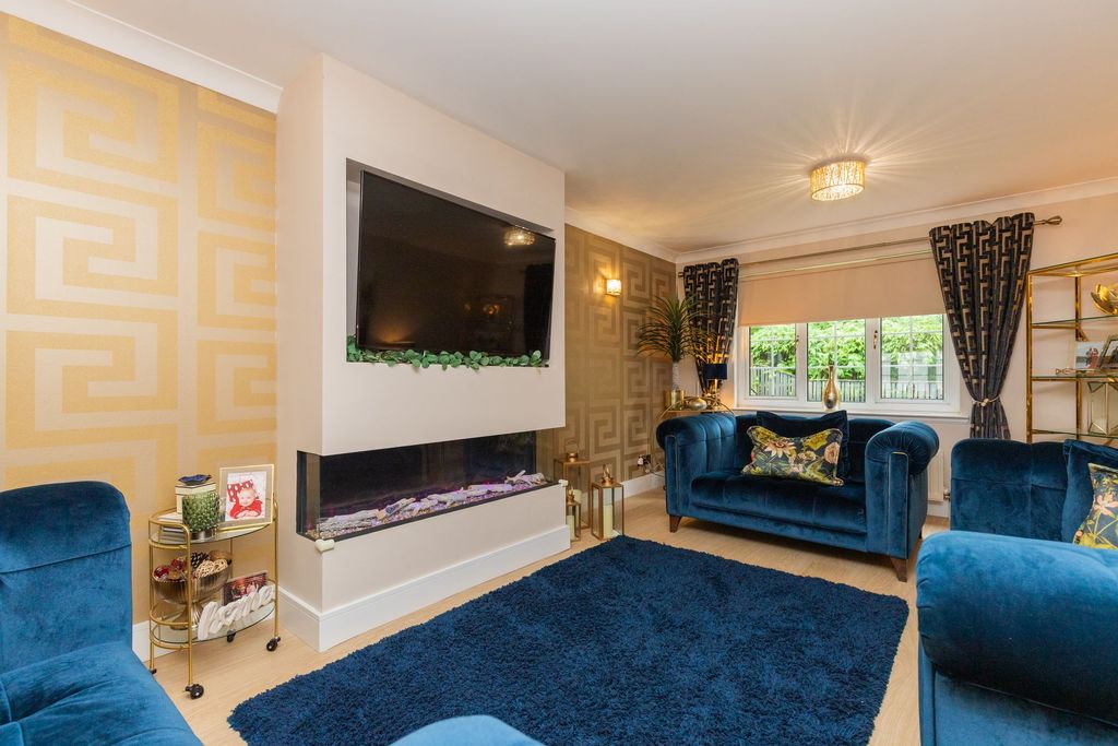 Property photo 2 of 40 Lounge