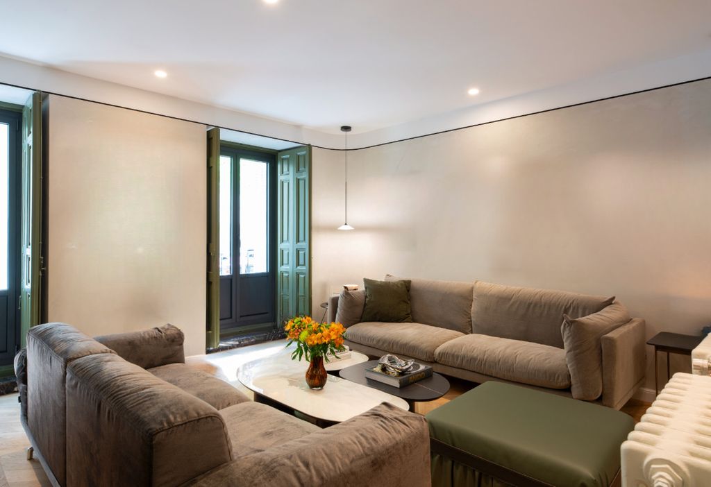 Property photo 2 of 34