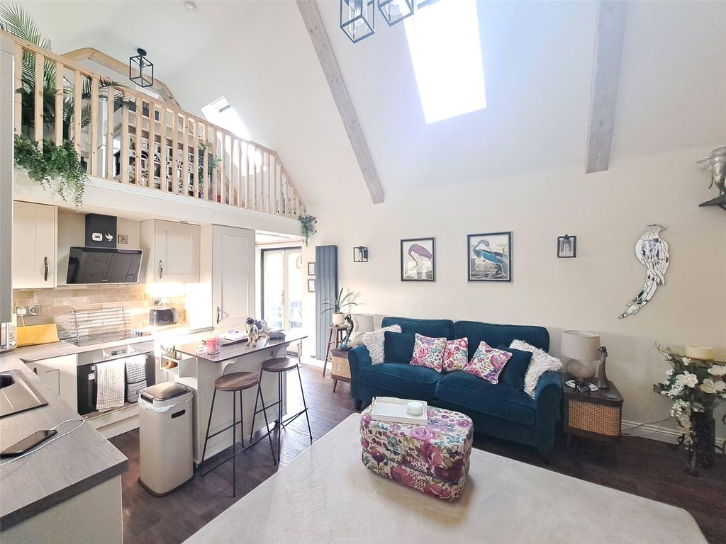 Property photo 2 of 21 Picture No. 19