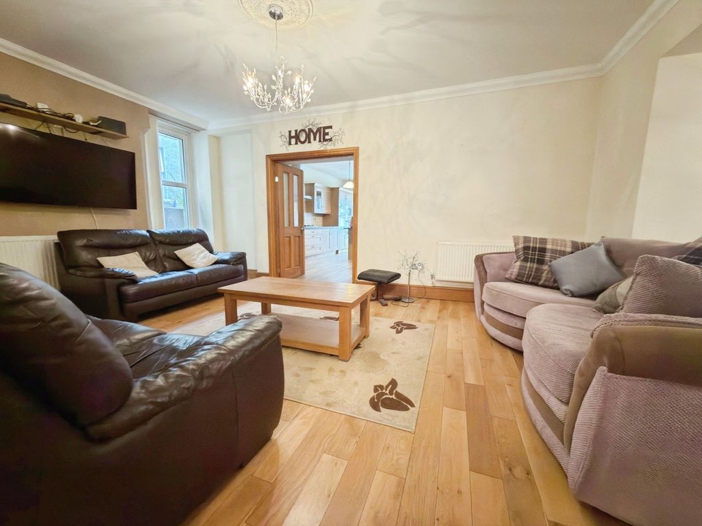 Property photo 3 of 35