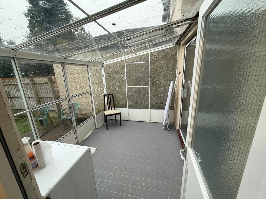 Property photo 2 of 11 Conservatory