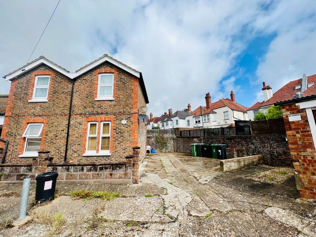 Property photo 2 of 8