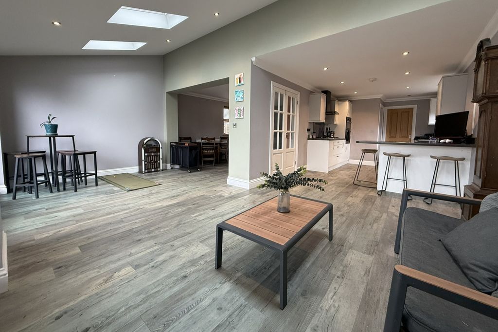 Property photo 3 of 19 Gallery