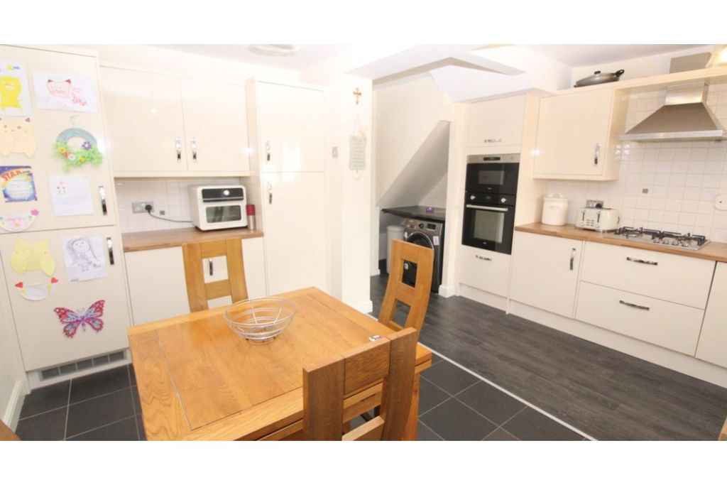 Property photo 3 of 13 Kitchen