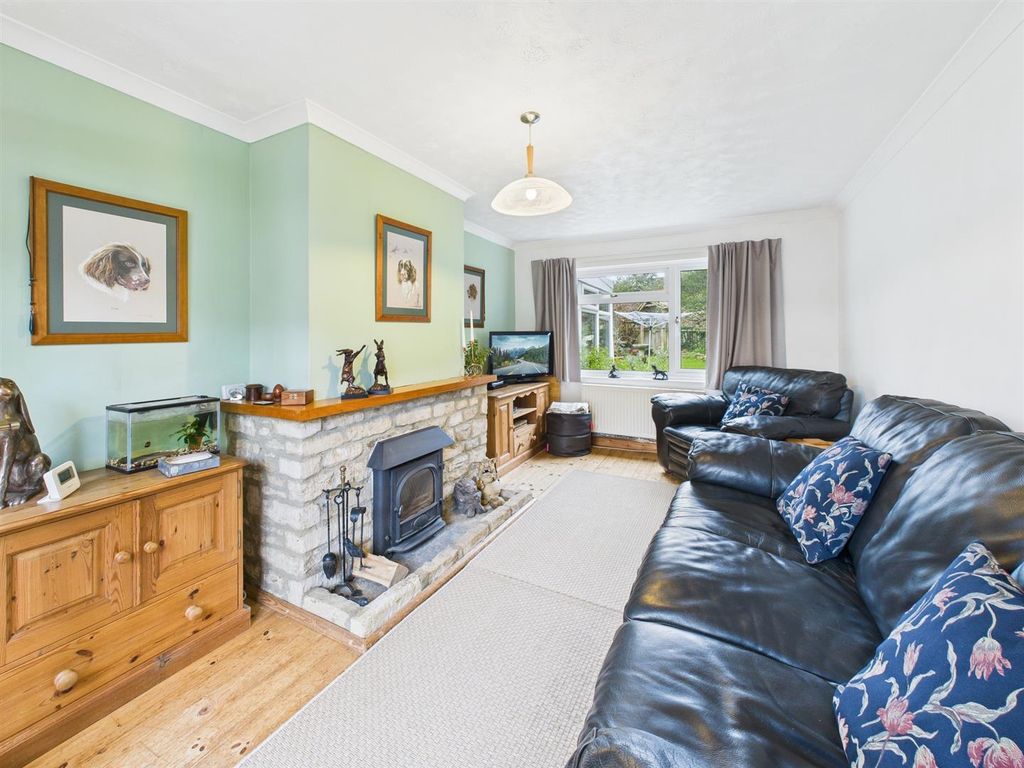 Property photo 3 of 14 Lounge