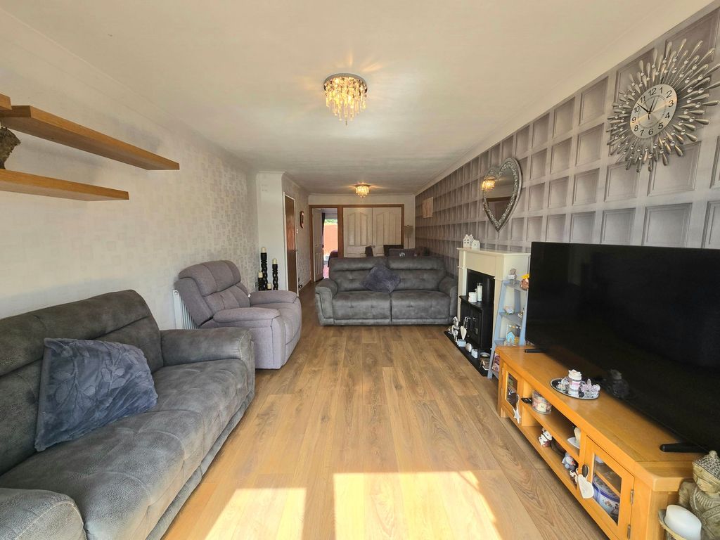 Property photo 2 of 25