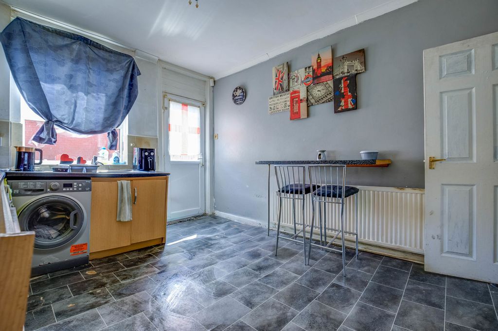 Property photo 2 of 9