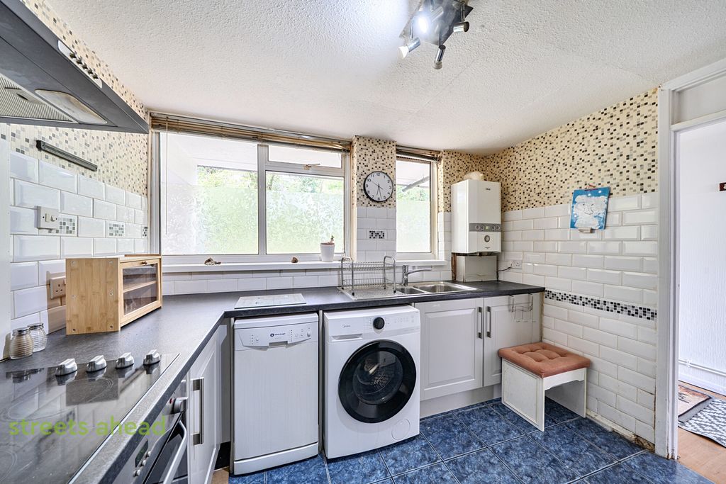 Property photo 3 of 10 3c997B14-B437-467...