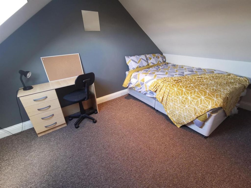 Property photo 3 of 21 4626702