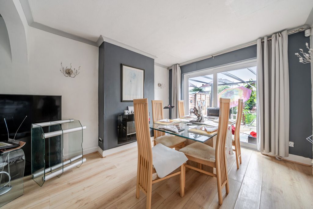 Property photo 3 of 15 1512018-10-6Aa2ee...