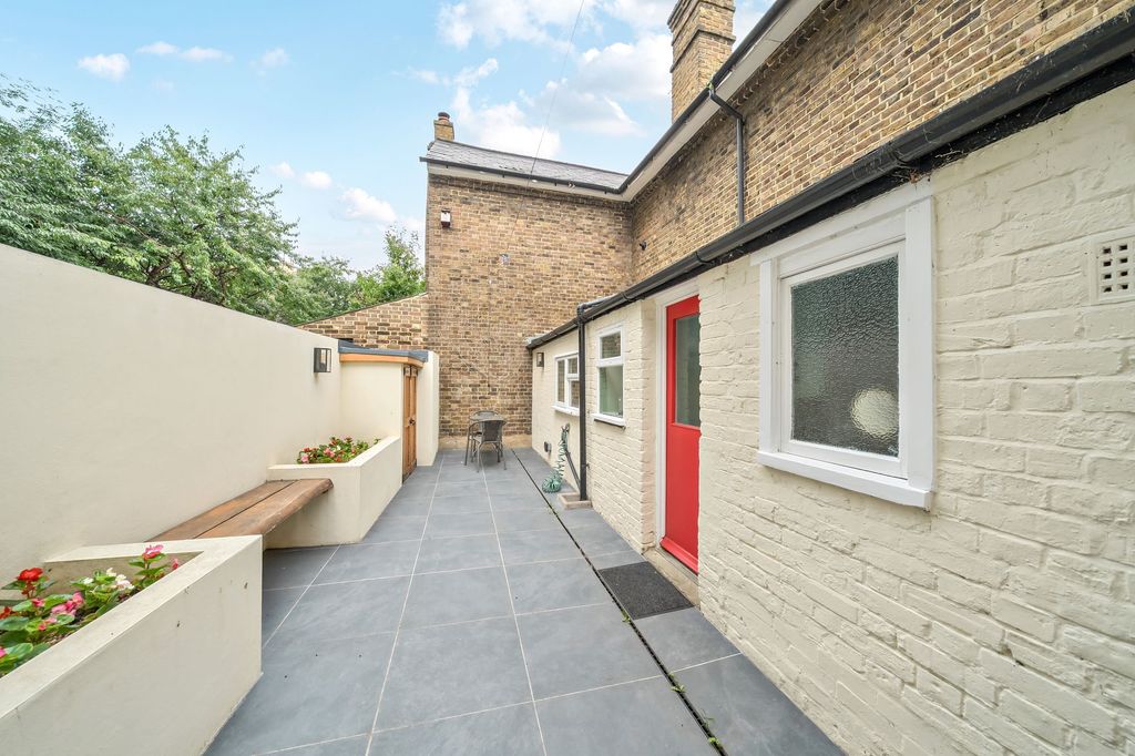 Property photo 2 of 19