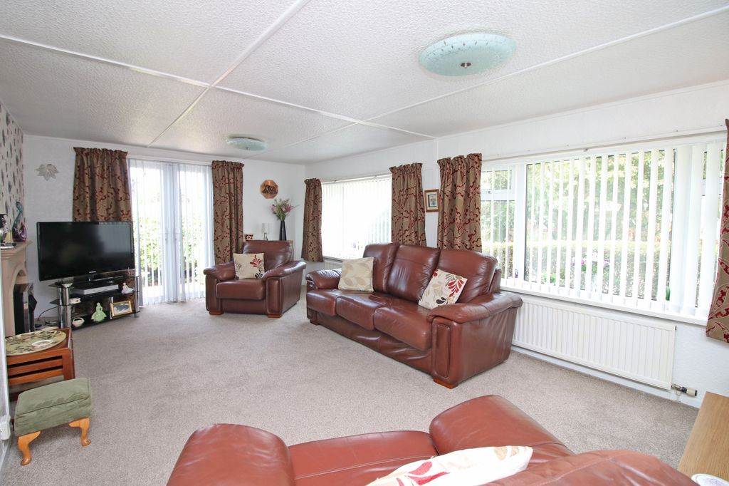 Property photo 2 of 21