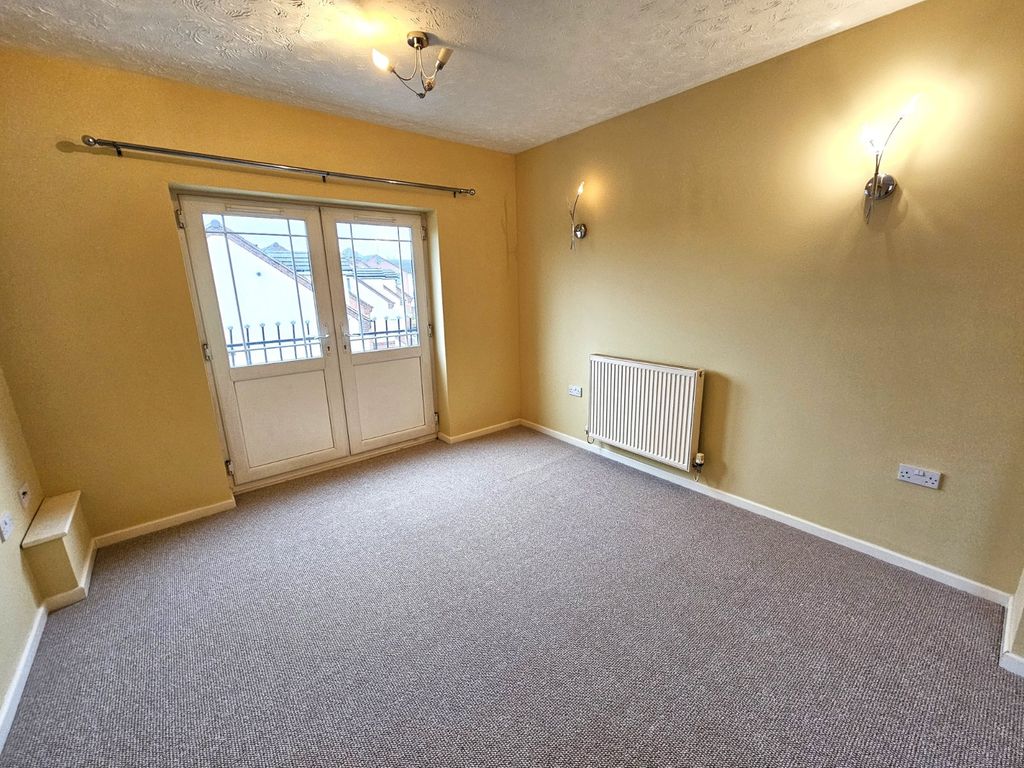 Property photo 3 of 8 Picture No. 14