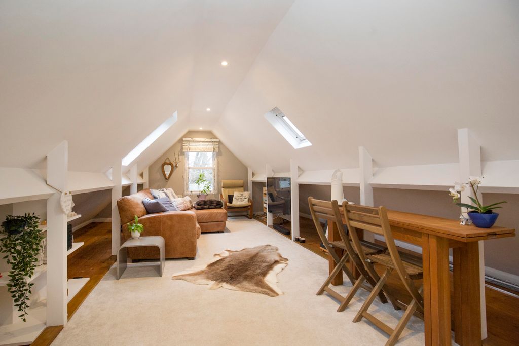 Property photo 3 of 17 4