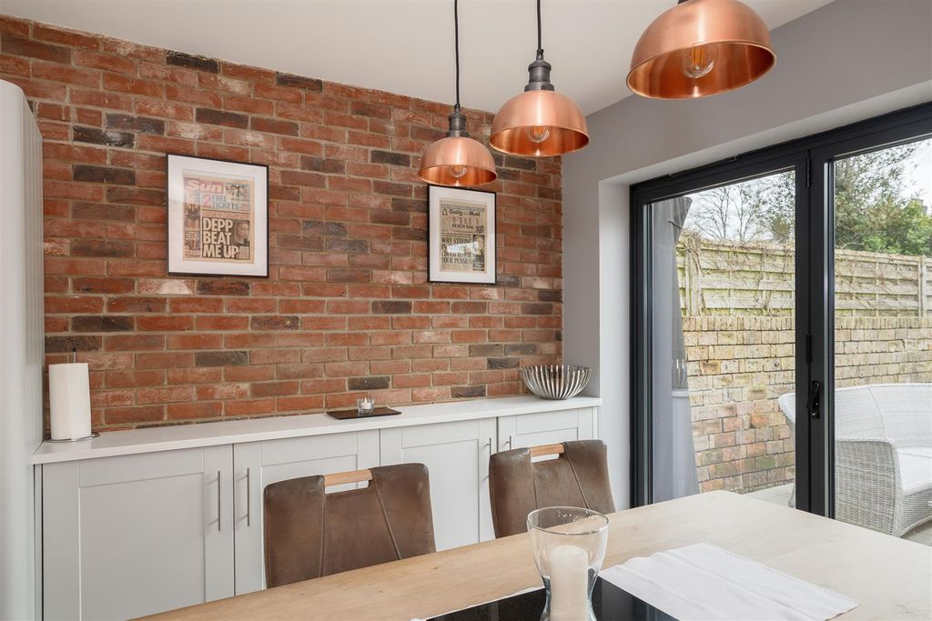 Property photo 3 of 32 24 (2).Jpg