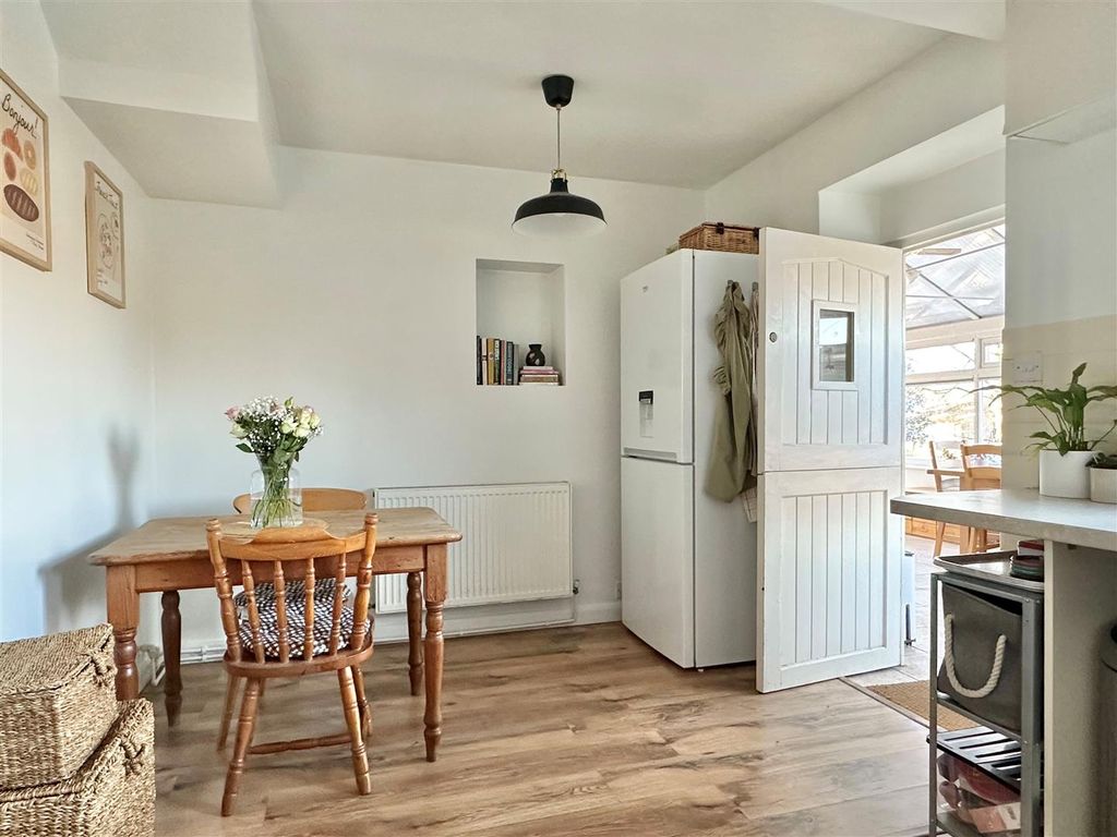 Property photo 3 of 21