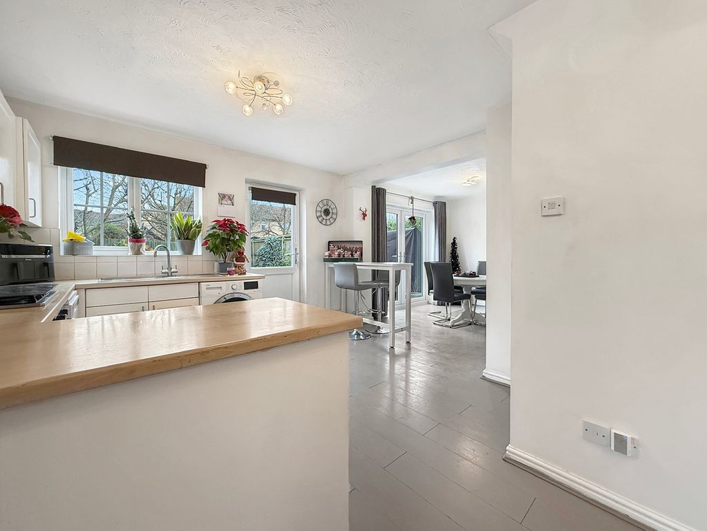 Property photo 2 of 21