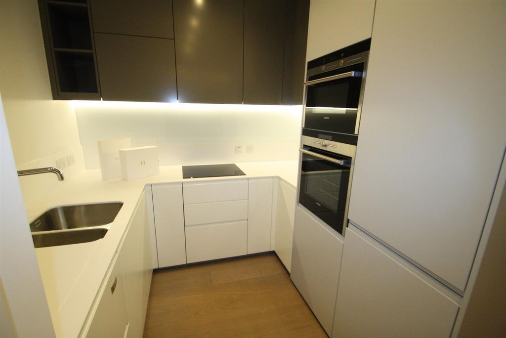 Property photo 2 of 12 Kitchen