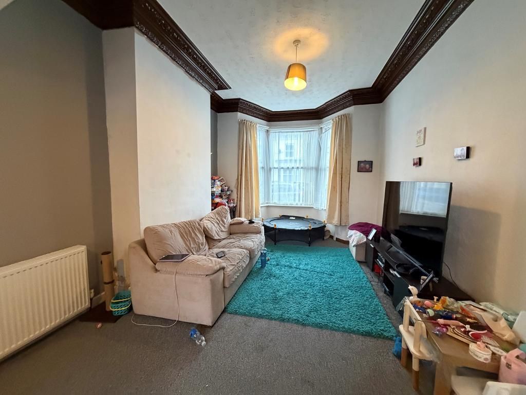 Property photo 1 of 13 Lounge