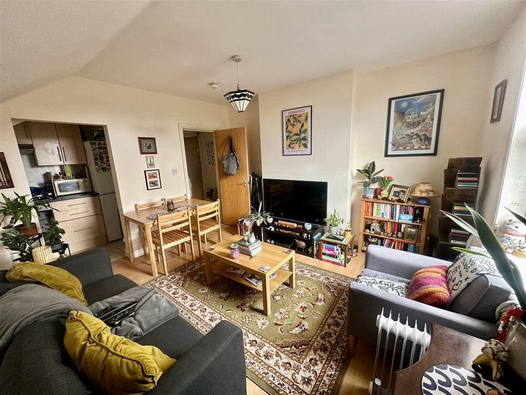Property photo 3 of 7