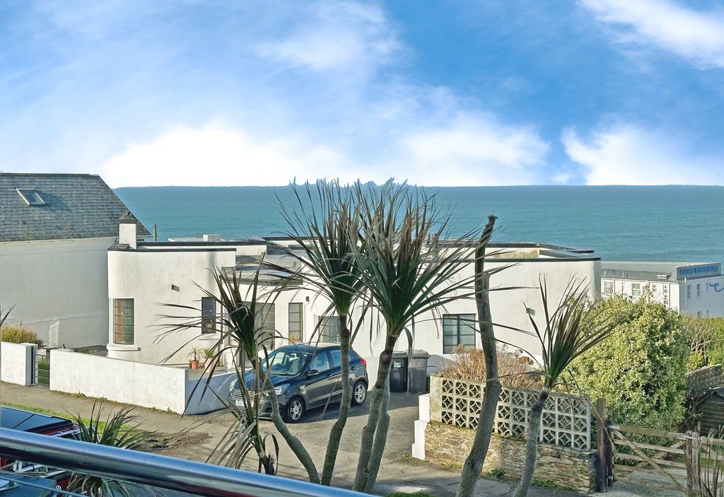 Property photo 1 of 30 Sea View Front