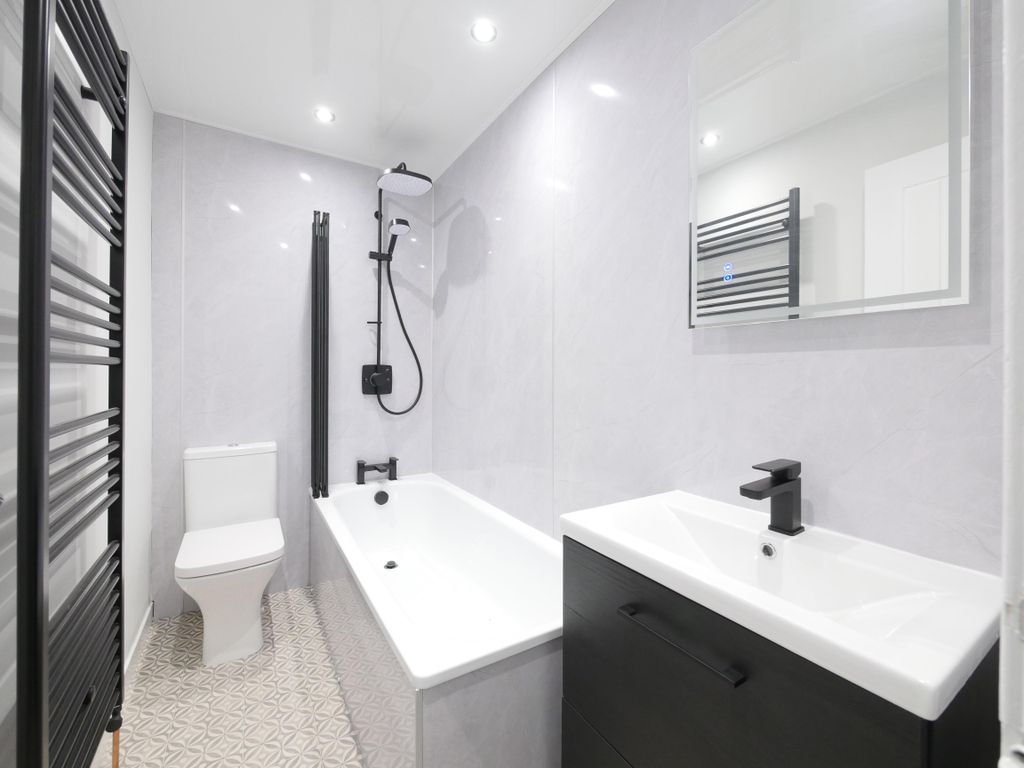 Property photo 3 of 13 Bathroom