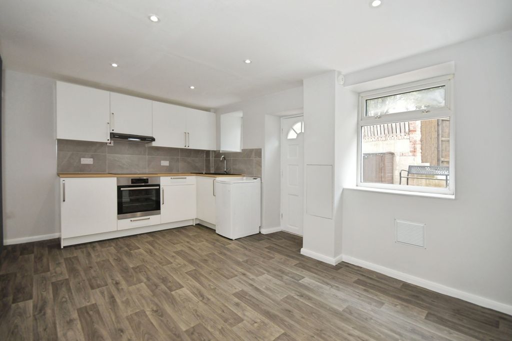 Property photo 2 of 14 Pbox-Img.Jpg